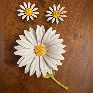 Vintage Metal Enamel Spring Summer Daisy Flower Floral Brooch Pin & earrings
